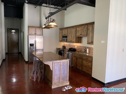 214 E Travis St #401