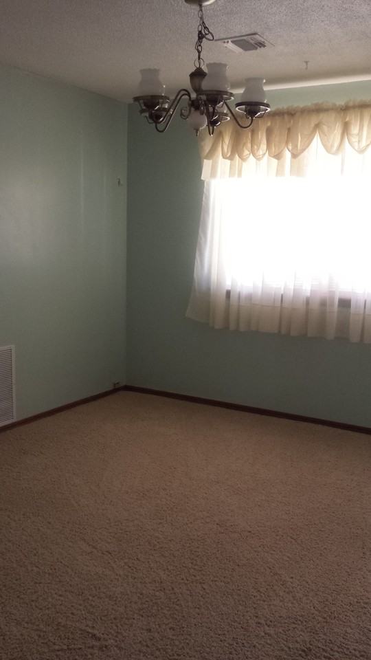 3317 N Windsor Blvd - Photo 3 of 7