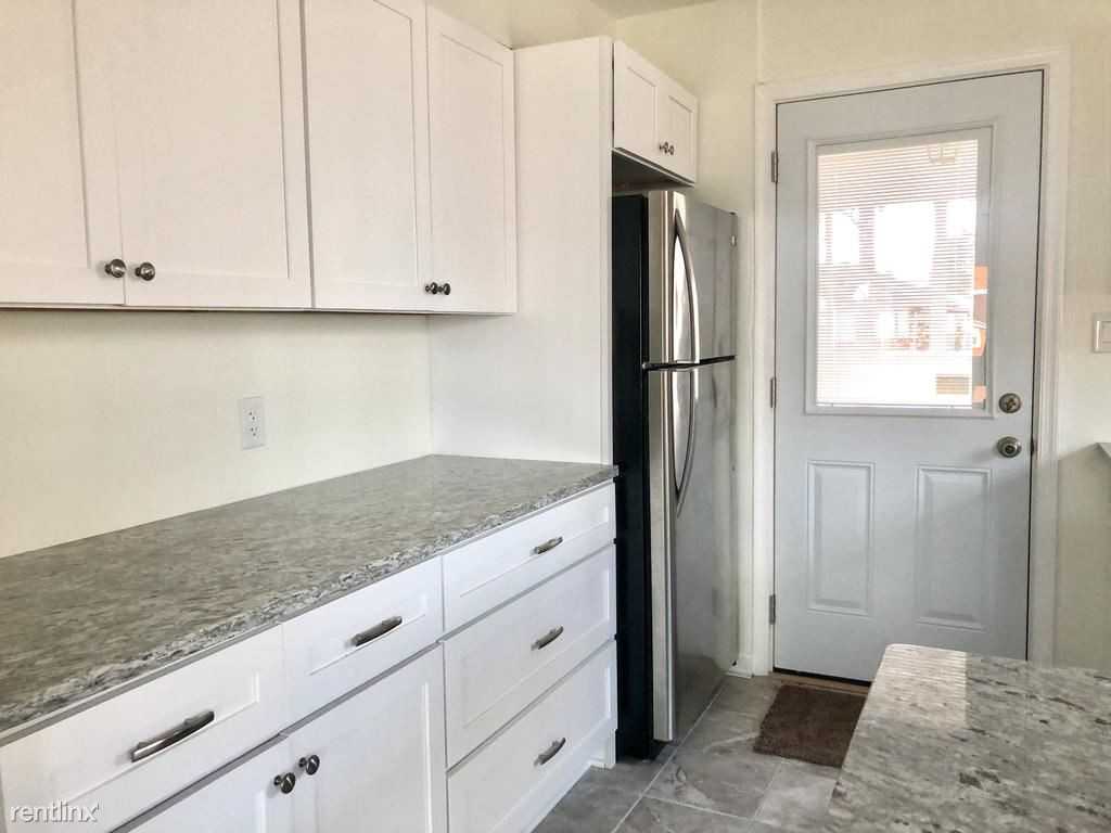 8320 Navahoe Dr - Photo 3 of 24