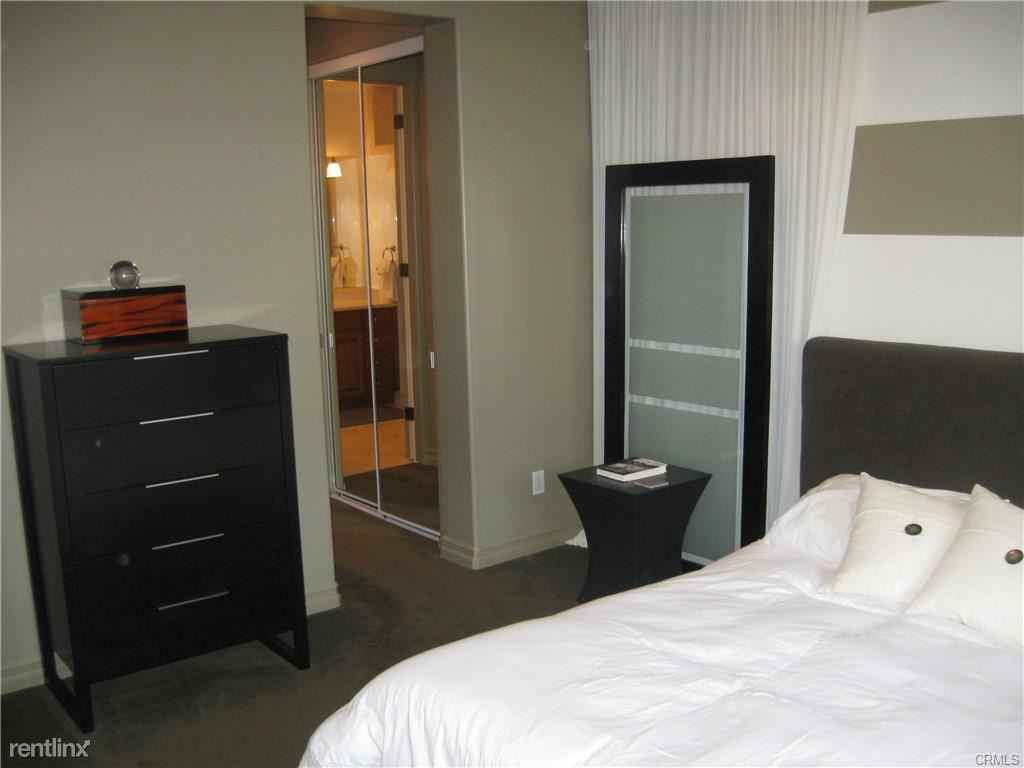 514 Manhattan Beach Blvd - Photo 3 of 30