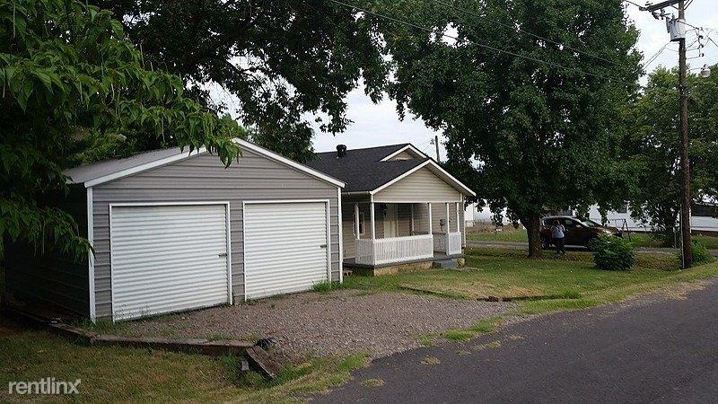 102 Franklin Ave - Photo 2 of 3