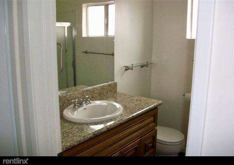 13820 Victory Blvd - Photo 2 of 10