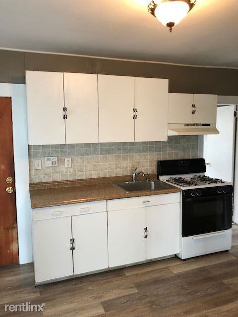 499 East St #1 - Photo 3 of 9