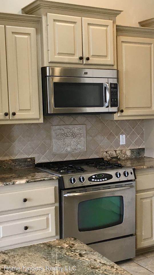 10512 Shoreline Dr - Photo 2 of 16