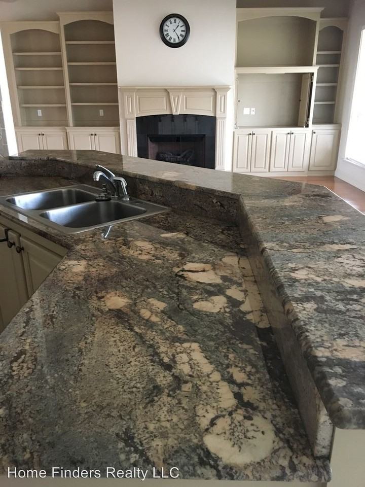 10512 Shoreline Dr - Photo 3 of 16