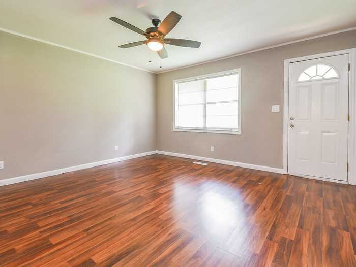 2221 Lisa Ann Dr - Photo 2 of 8