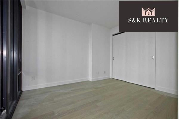 111 Bathurst Street #23165