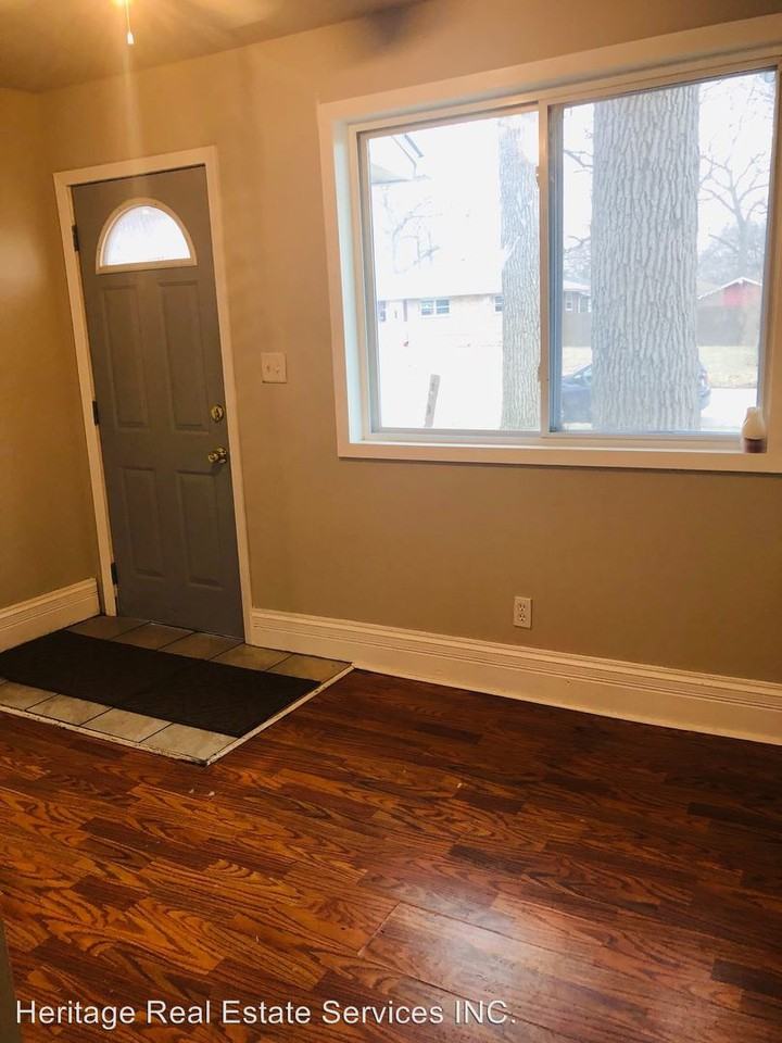 2593 Marion St - Photo 2 of 7