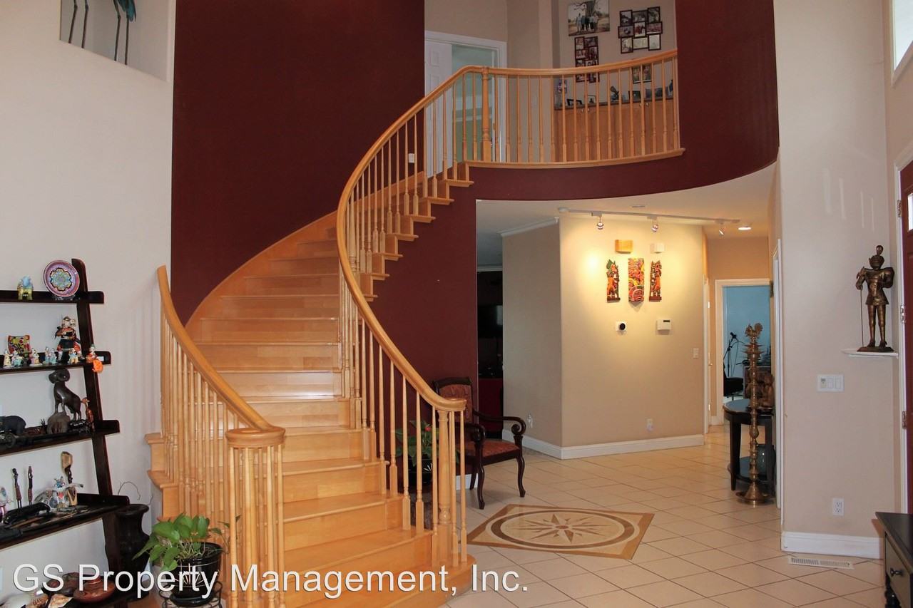 1024 Cynthia Ln - Photo 2 of 15