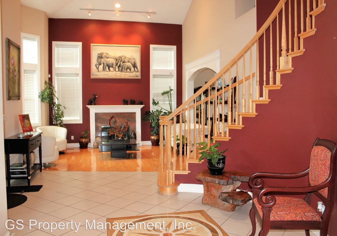 1024 Cynthia Ln - Photo 3 of 15