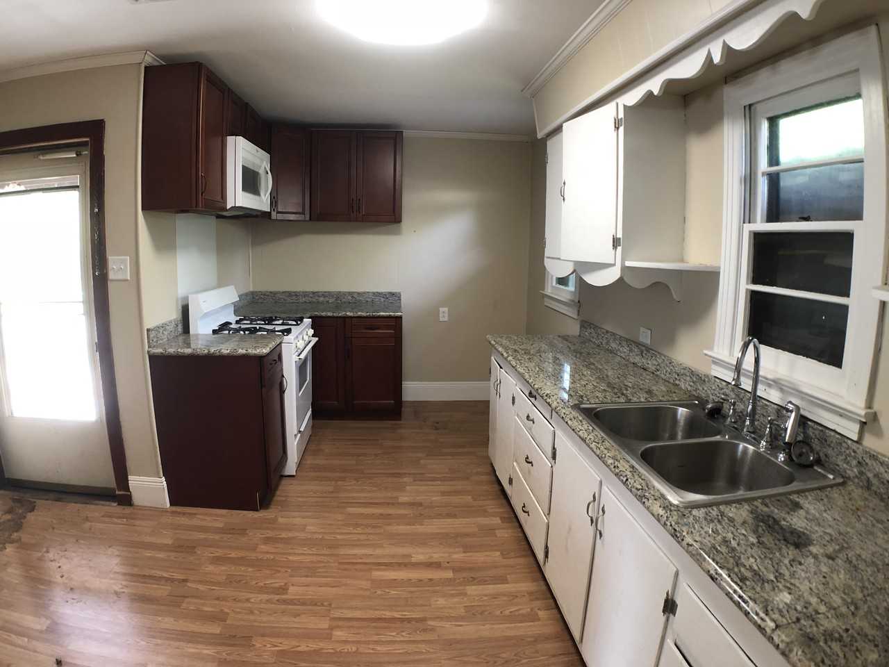 461 Richmond Ave - Photo 3 of 10