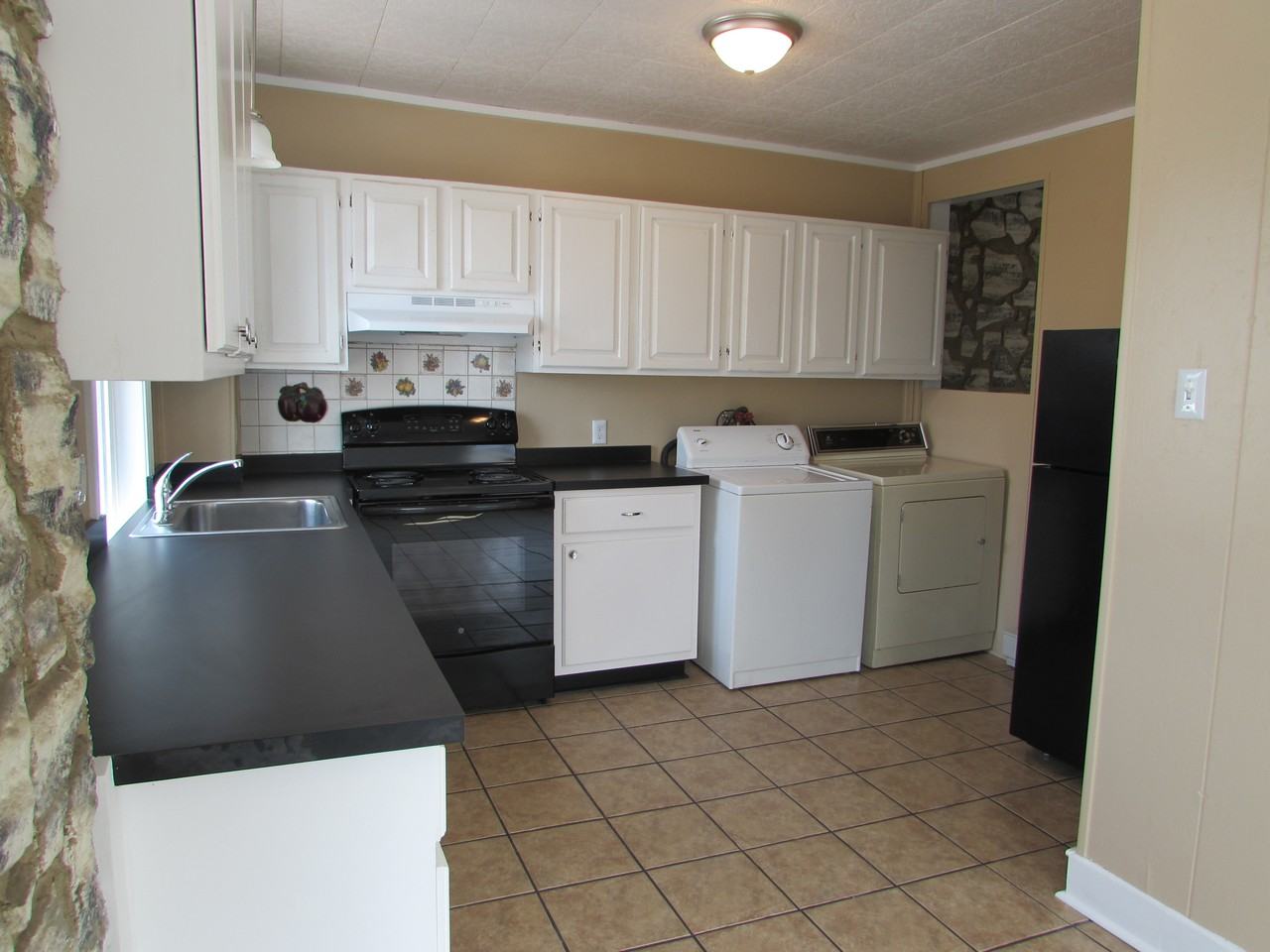 115 N Reservoir St #B - Photo 2 of 8