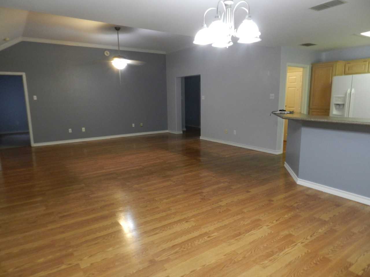 2075 La Quinta Dr - Photo 2 of 9