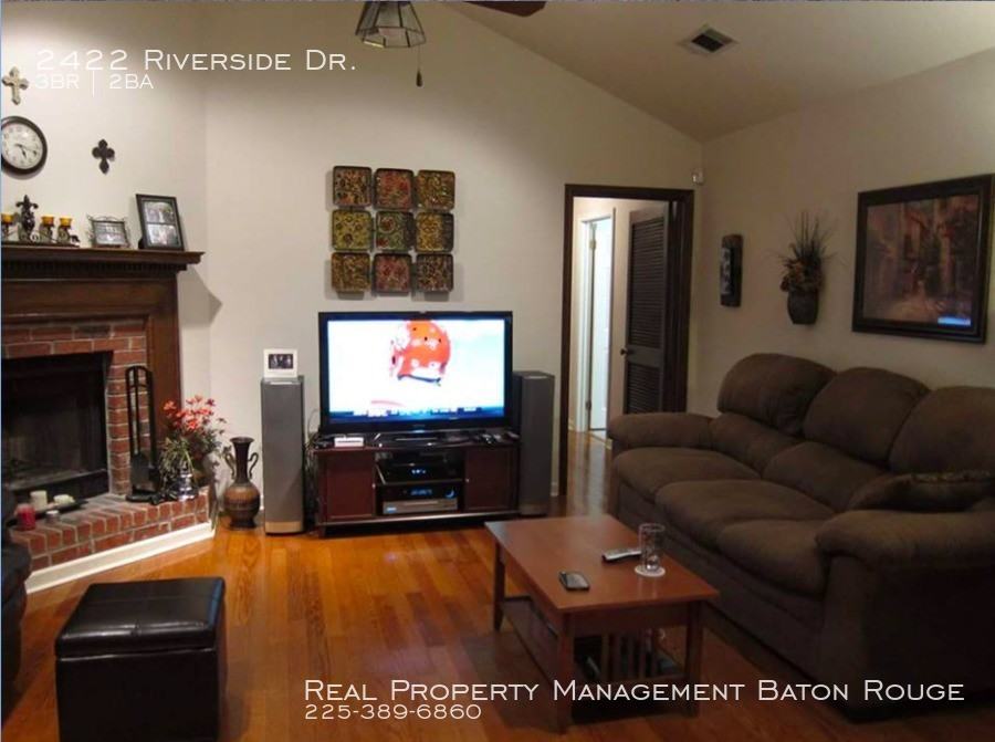 2422 Riverside Dr - Photo 3 of 9