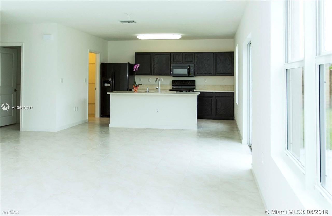 29380 SW 143rd Ct - Photo 3 of 7