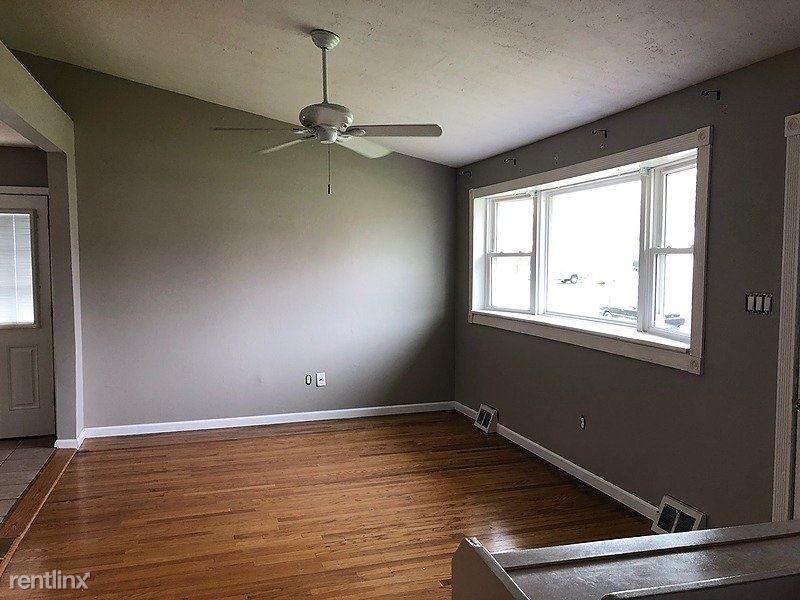 225 Barbara Ln - Photo 3 of 9