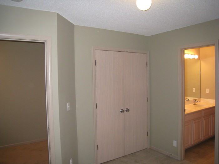 9806 N Lewis Ave - Photo 3 of 16