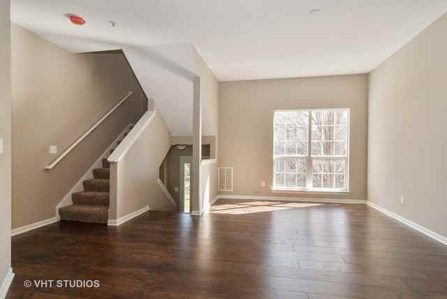 1325 Chestnut Ln - Photo 2 of 10