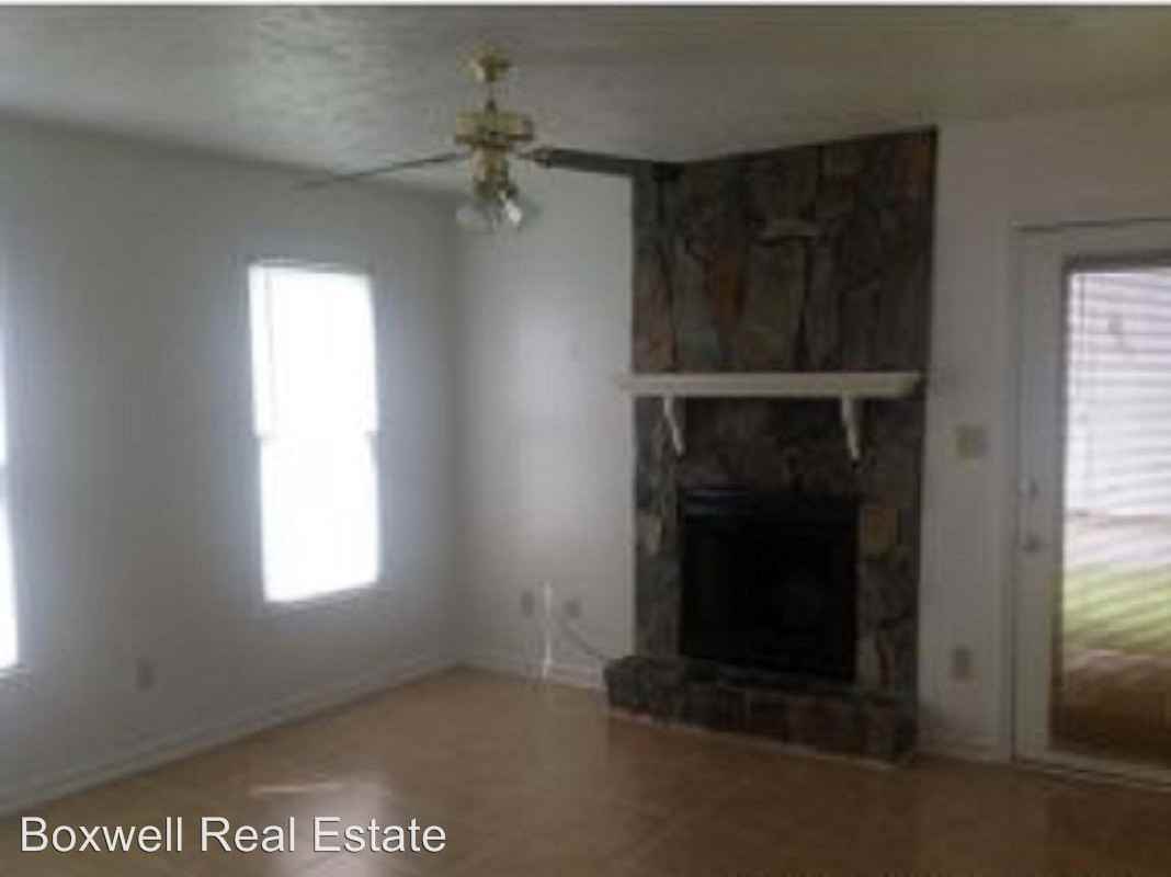 300 Riverwind Dr - Photo 2 of 8