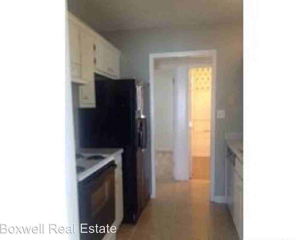 300 Riverwind Dr - Photo 3 of 8