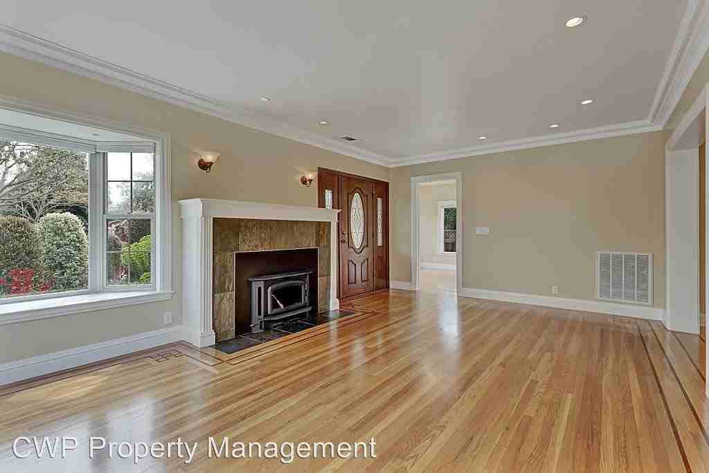 574 Broadmoor Blvd - Photo 3 of 16