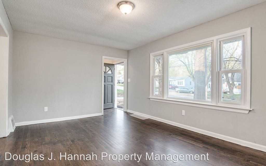 1327 N Osage St - Photo 2 of 13