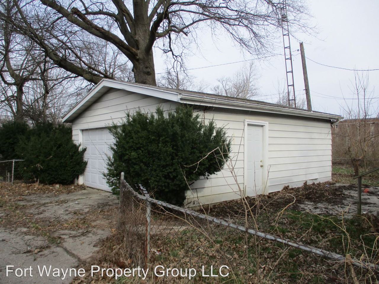 4042 Euclid Ave - Photo 2 of 14