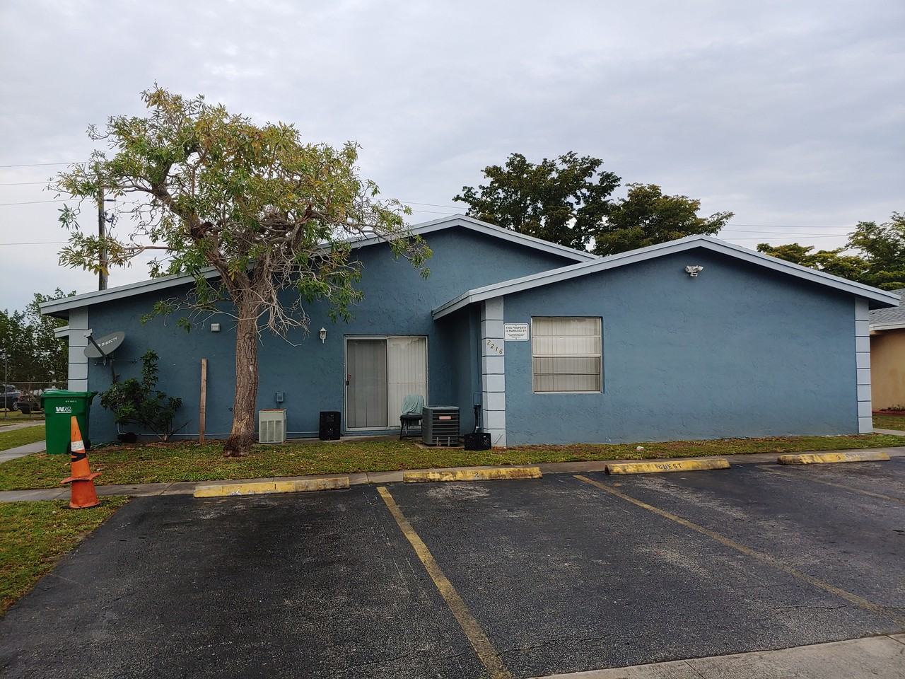 2216 Nw 15Th Ave - Photo 2 of 10