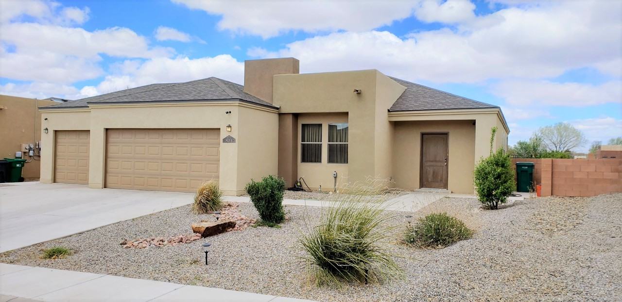 523 Brianna Loop - Photo 2 of 30