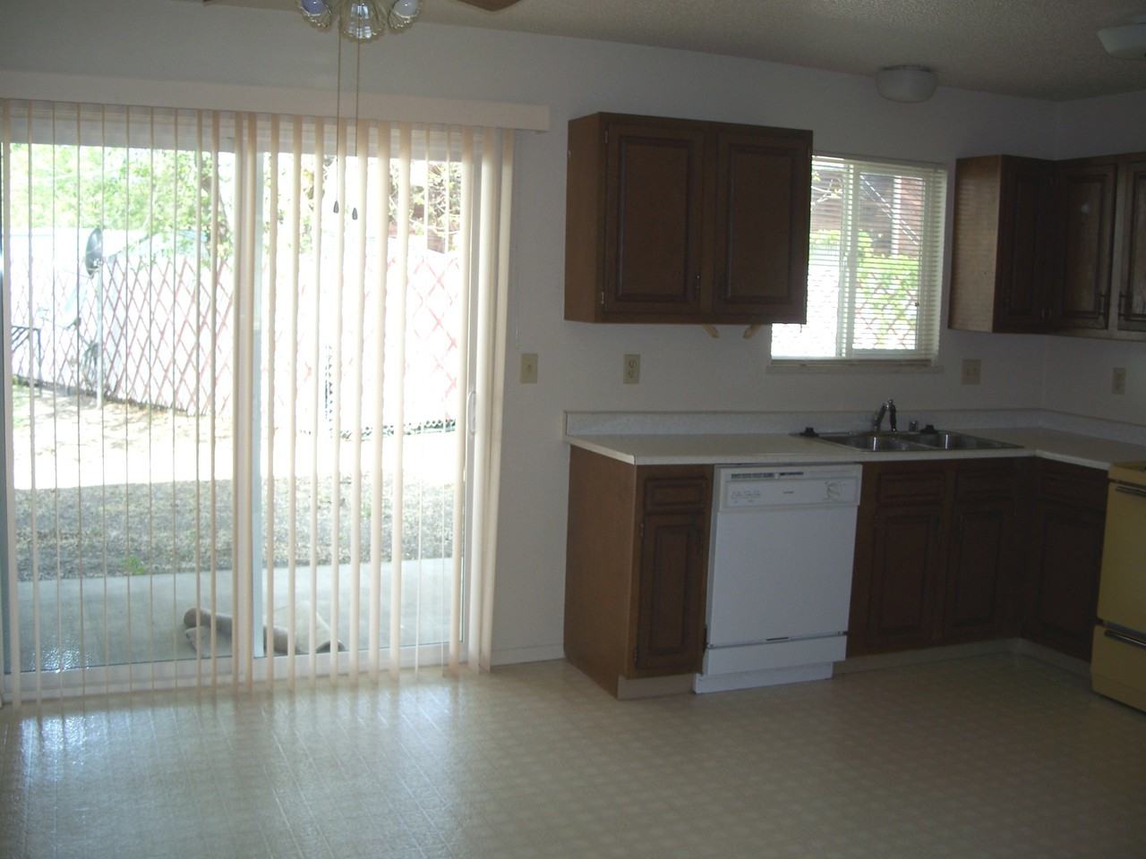 None Cedar Circle Apts - Photo 3 of 6