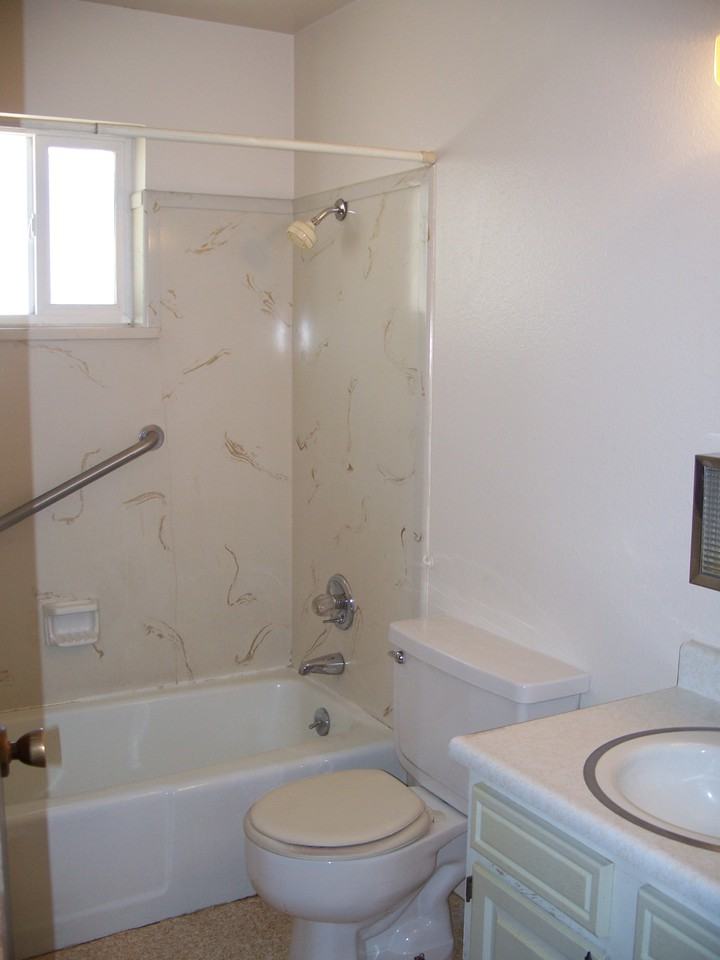 None Cedar Circle Apts - Photo 4 of 6