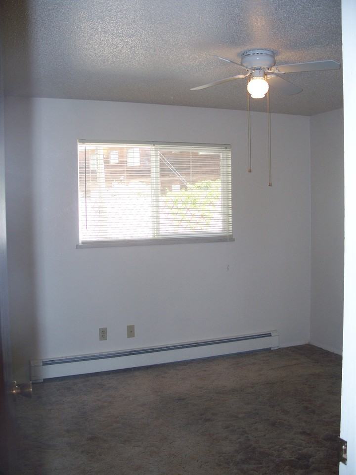 None Cedar Circle Apts - Photo 5 of 6