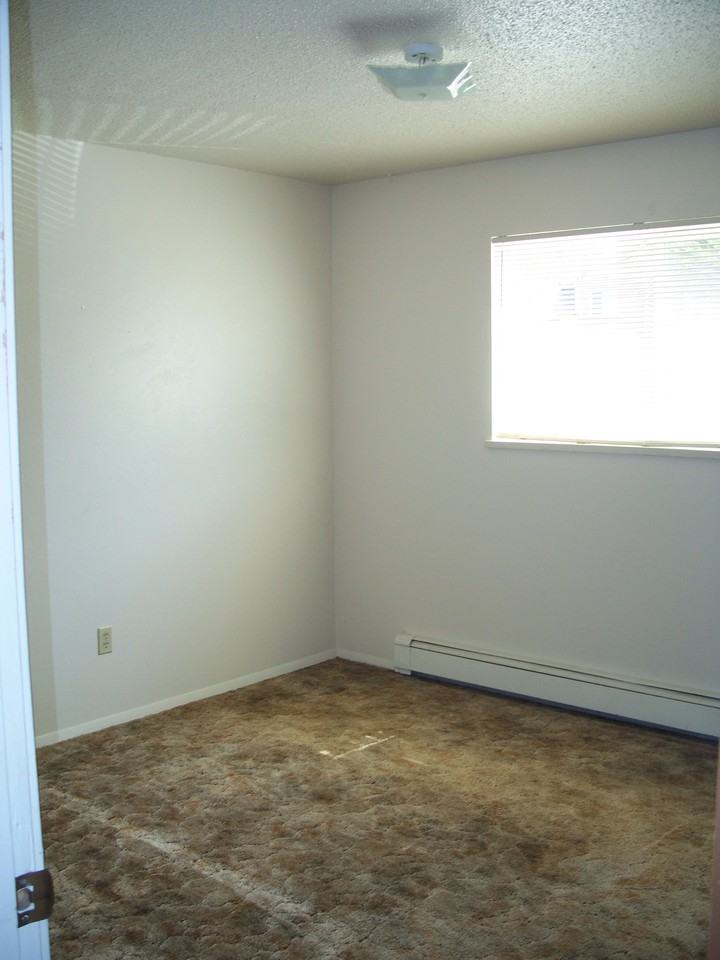 None Cedar Circle Apts - Photo 6 of 6