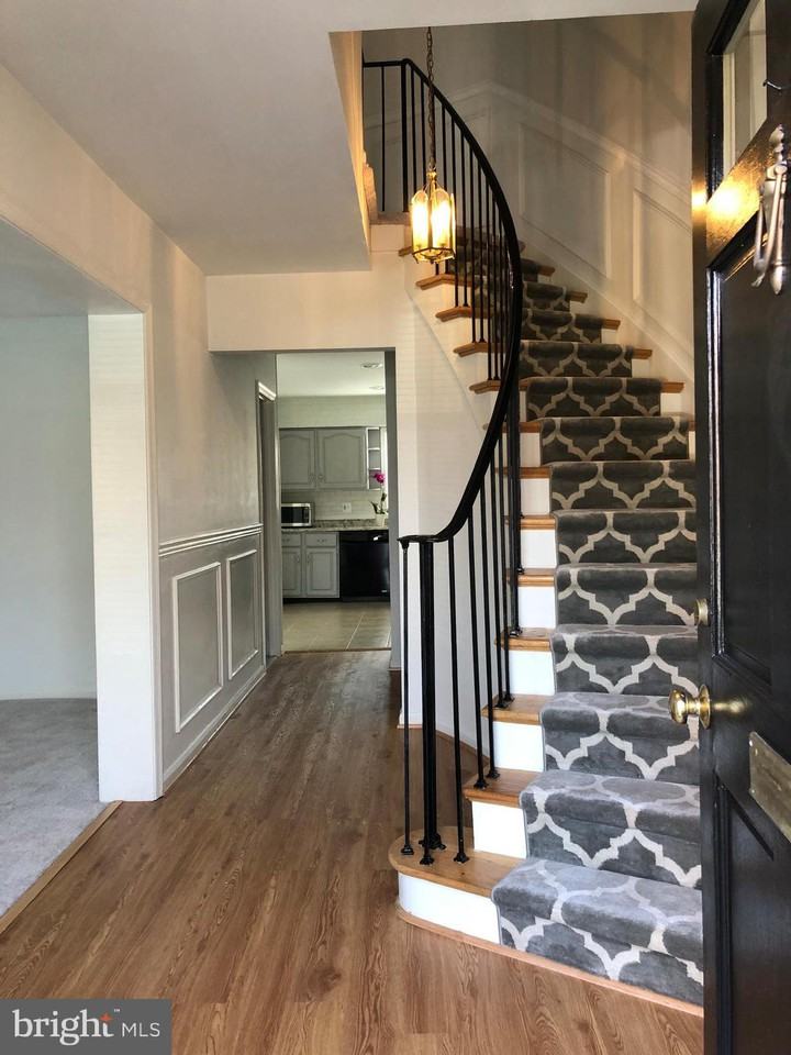 8447 Lakinhurst Ln - Photo 3 of 36