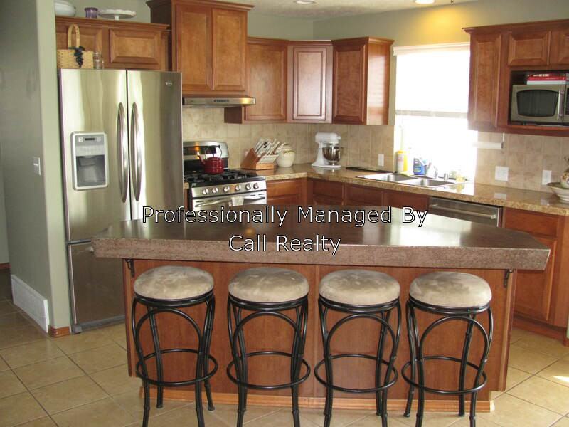 741 S Evergreen Dr - Photo 2 of 16