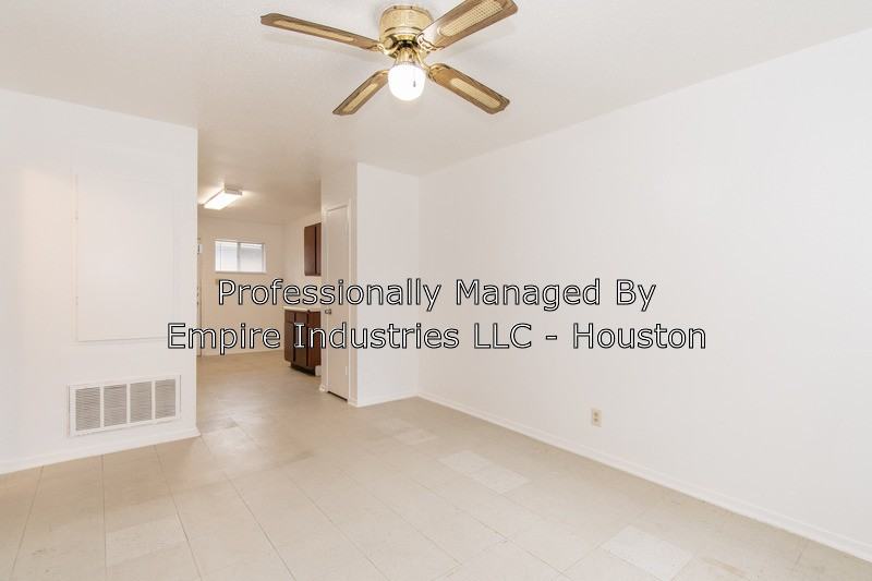 7815 Glass St - Photo 2 of 6