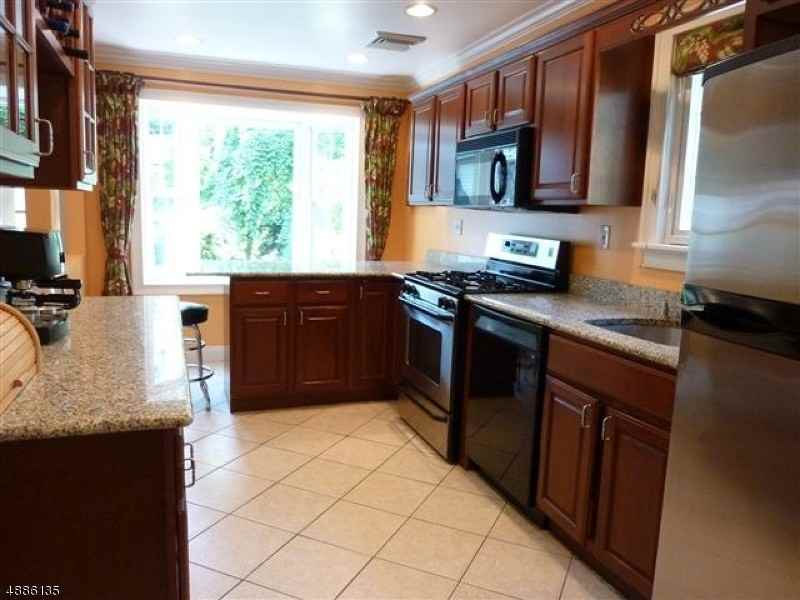 126 Greenwood Dr - Photo 2 of 18