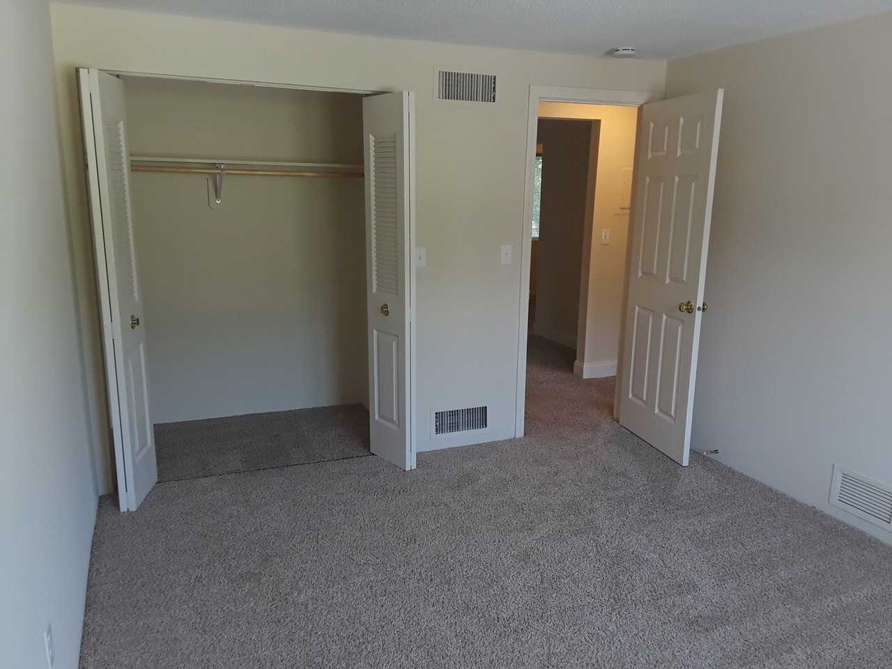 310 Skyline Dr 8 - Photo 3 of 12