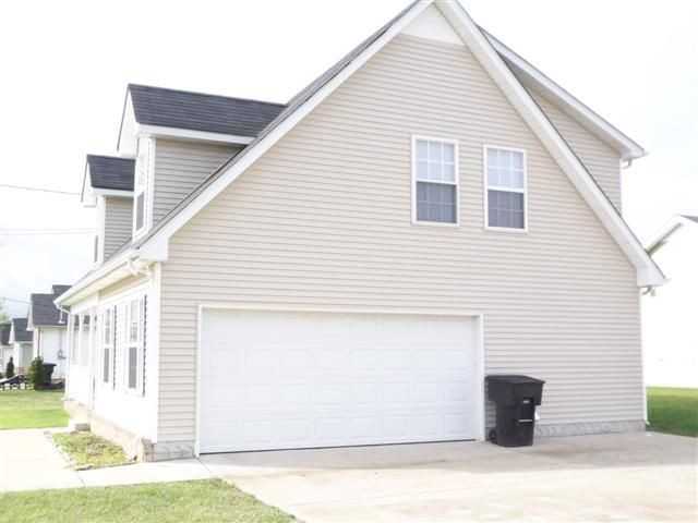 1135 Eastwoods Dr - Photo 2 of 8