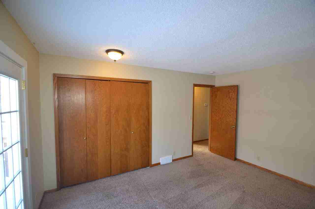 4224 Grimes Ave N - Photo 3 of 6