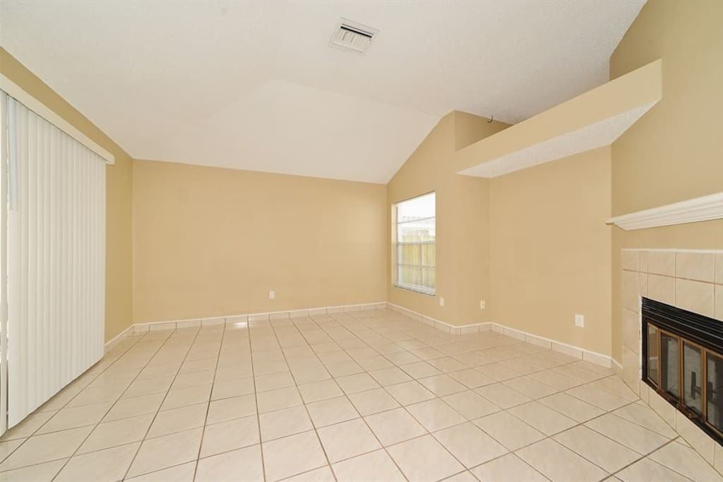 8714 Somersworth Pl - Photo 3 of 20