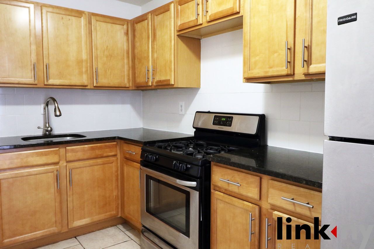 40 East Sidney Avenue #15E