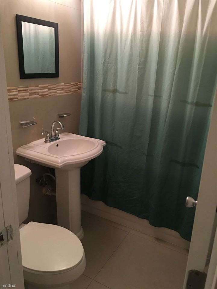 1710 Roosevelt St - Photo 2 of 7