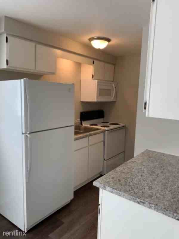 8 W Jones St - Photo 3 of 8