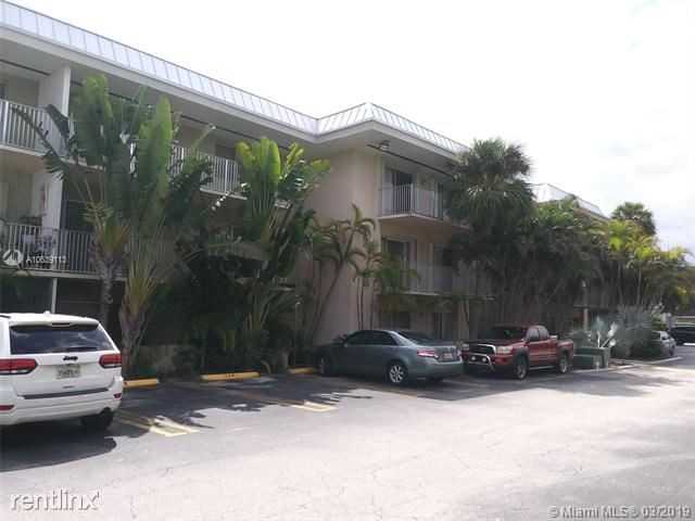SILVER PALMS AT DADELAND - Photo 3 of 12