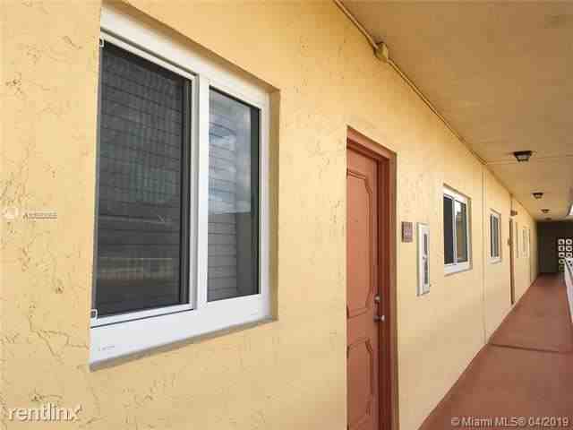 VILLAGE OF KINGS CREEK CO Apartments 7705 Camino Real, Glenvar