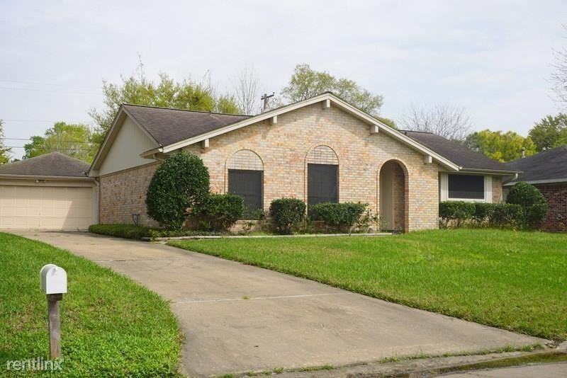 2104 Savanna Ct N - Photo 2 of 10