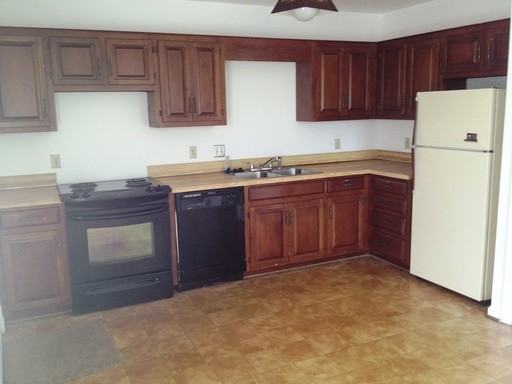 372 Eaton St - Photo 2 of 8