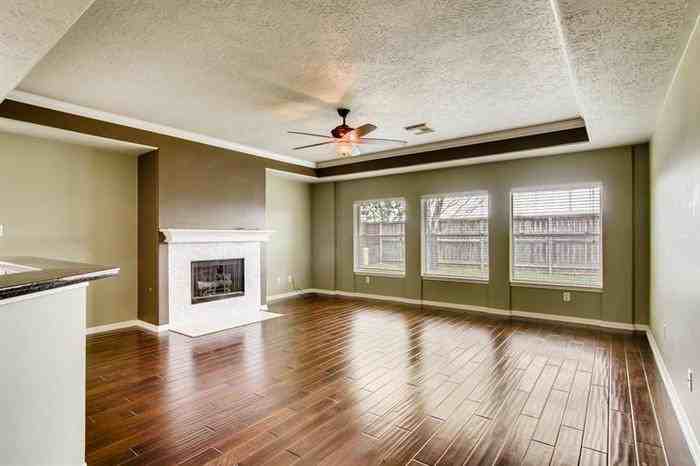 114 Crescent Bay Dr - Photo 2 of 11