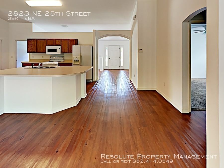 2823 NE 25th St - Photo 3 of 18